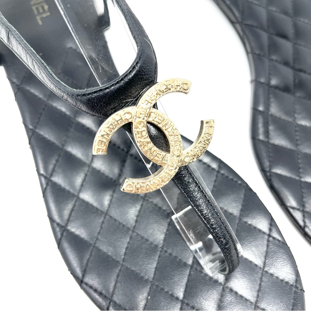 Chanel CC Logo Quilted Flat Thong T Strap Day Sandals Shoes Black Gold 37 6 6.5 - Picture 4 of 12